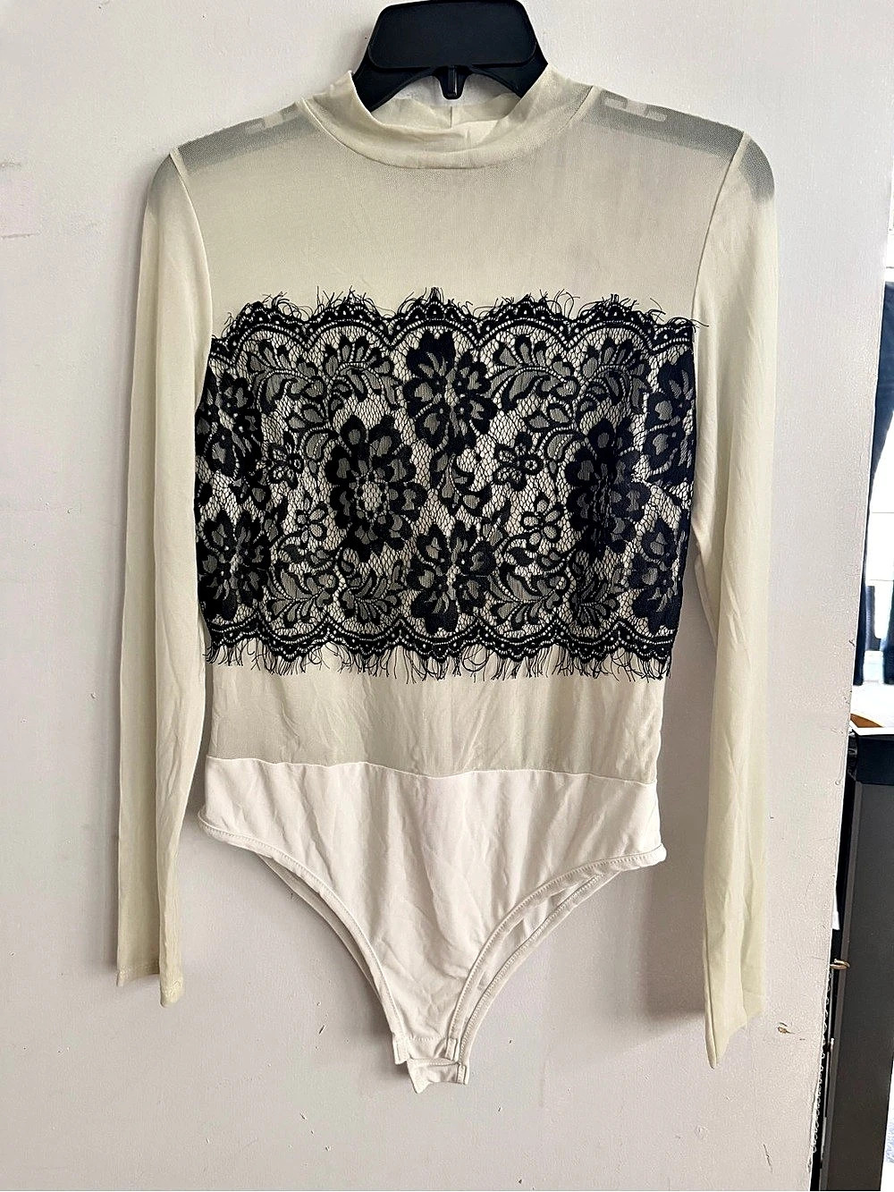 Floral Lace Bodysuit in White & Black Like New